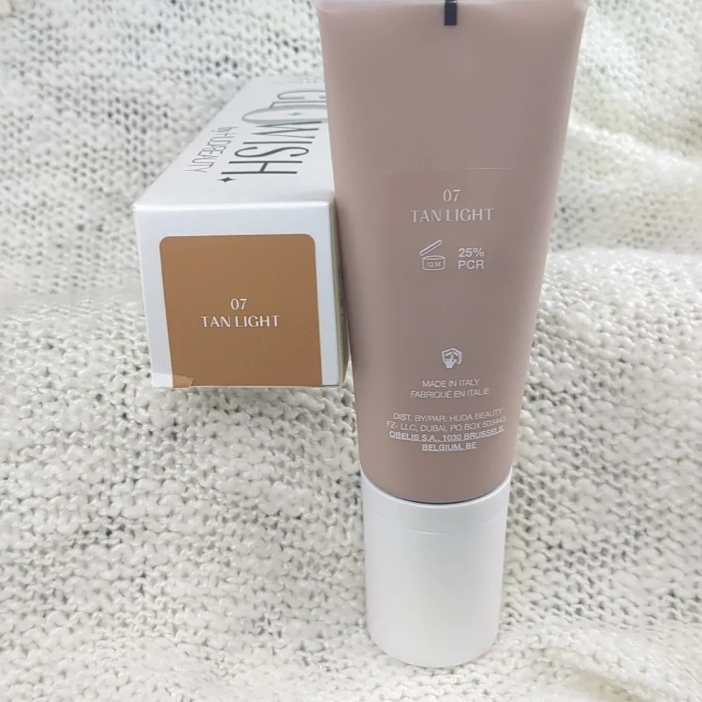 HUDA BEAUTY GloWish Multidew Skin Tint TAN LIGHT 07, 40ml/1.35fl oz